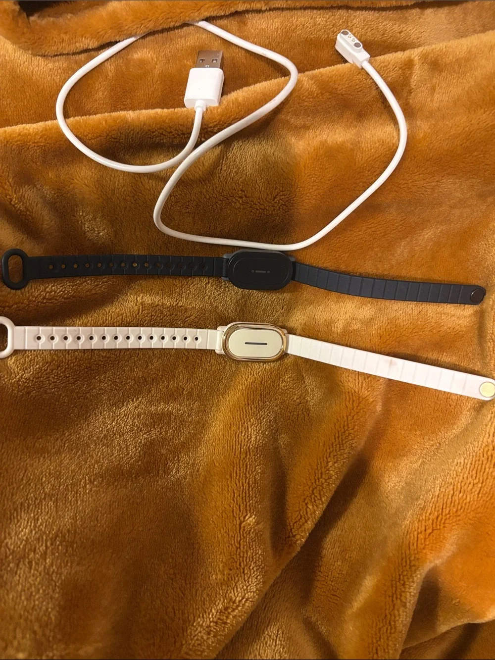 BOND 4 pair w/charger